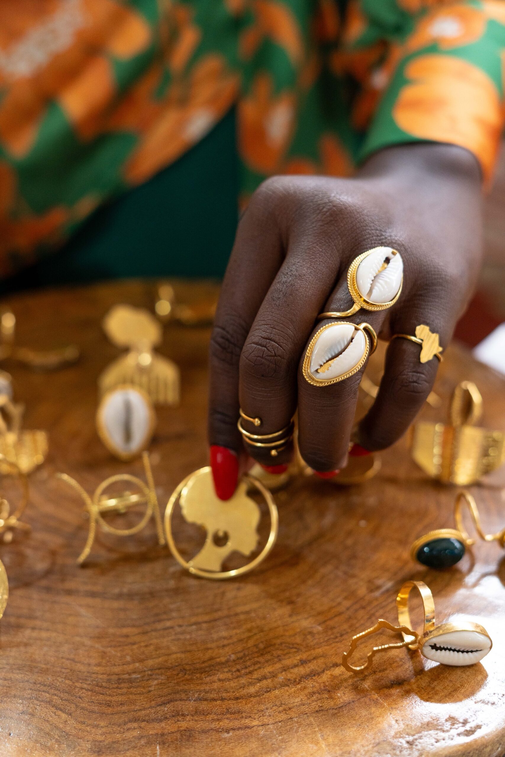 Double cauri ring
